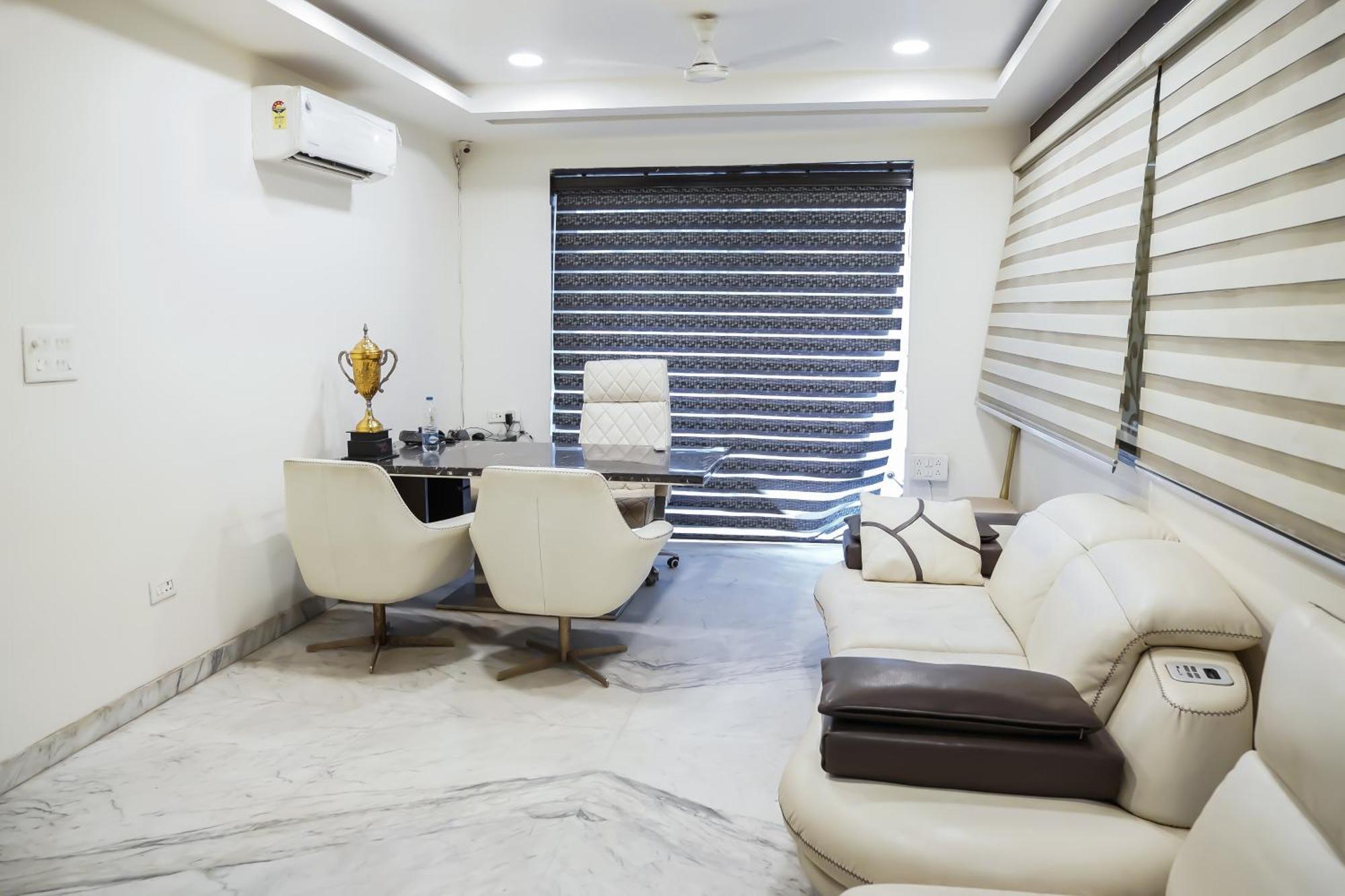 Hotel Le Benz - Train Station New Delhi